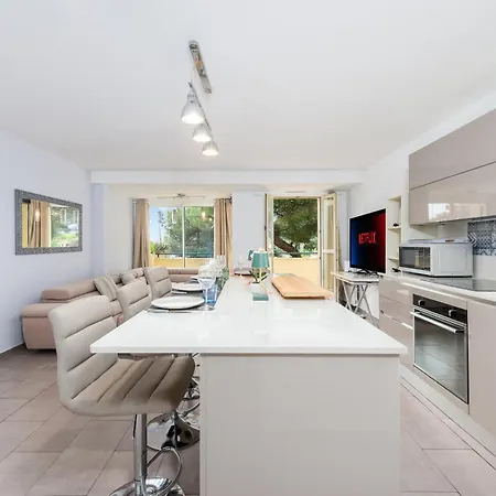 Charmante Maison - Proche Monaco - Piscine Partagee - Dp * بوزولي