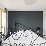 Charmante Maison - Proche Monaco - Piscine Partagee - Dp 아파트