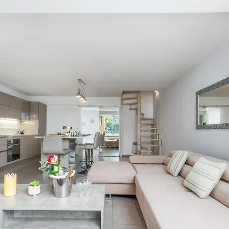 Apartment Charmante Maison - Proche Monaco - Piscine Partagee - Dp *
