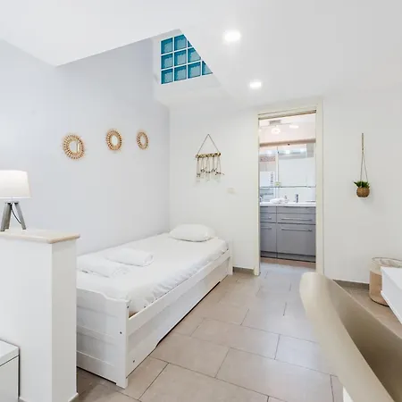 Apartment Charmante Maison - Proche Monaco - Piscine Partagee - Dp